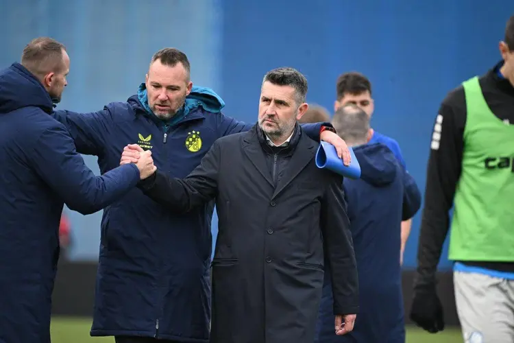 关于刚刚！阿森纳集结日临场应变瓦伦西亚转会期止住颓势，今夜勒沃库森主帅复盘——欧冠节点到来的信息